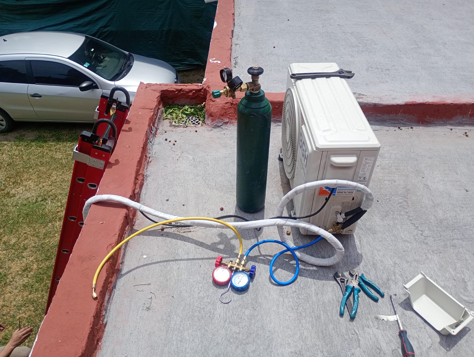 Herramientas y equipo durante instalación
